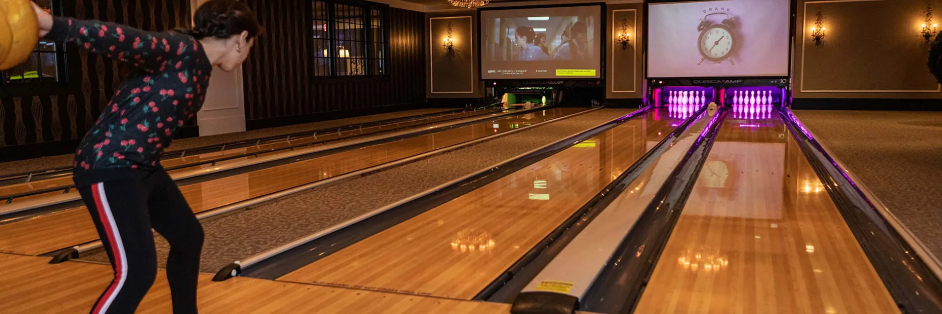 High Rollers Luxury Lanes & Sports Lounge