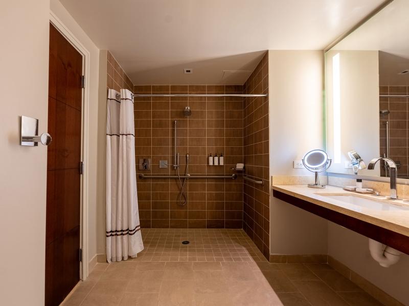 Fox Tower Deluxe Handicapped