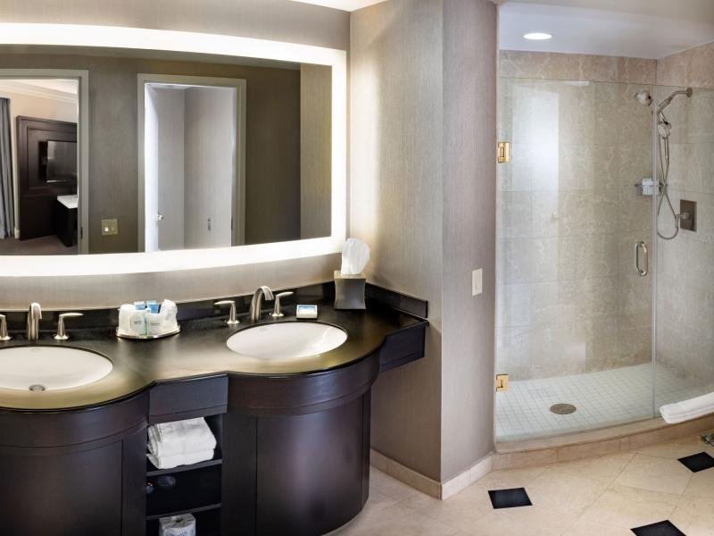 Grand Pequot Tower Corner Suite