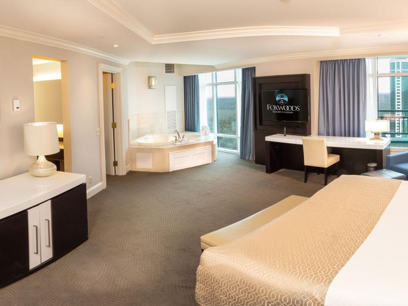 Grand Pequot Tower Corner Suite