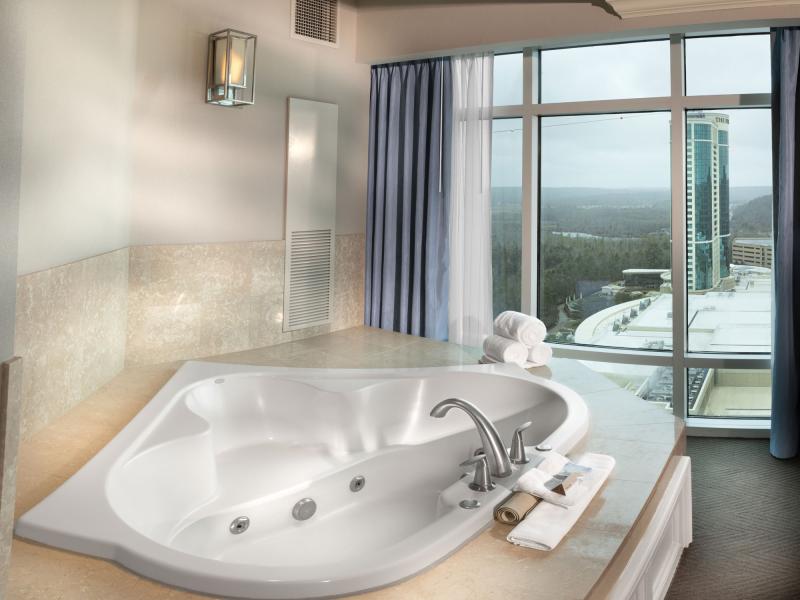 Grand Pequot Tower Corner Suite